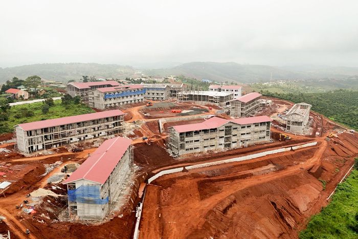 Theo báo cáo, dự án Trường Phổ thông nội trú liên cấp Tiểu học và THCS Quảng Trực hoàn thành khoảng 70% khối lượng