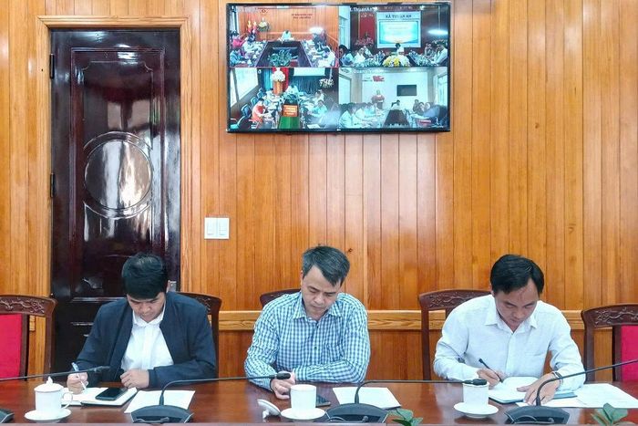 Lãnh đạo các sở, ban, ngành tham dự tại cuộc họp