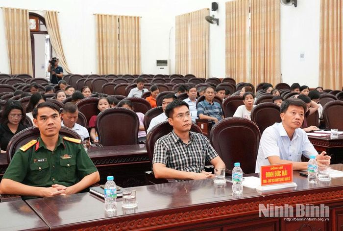 Các đại biểu dự khai mạc lớp học.