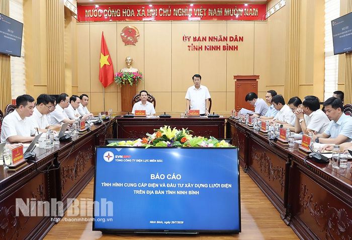 Quang cảnh buổi làm việc.