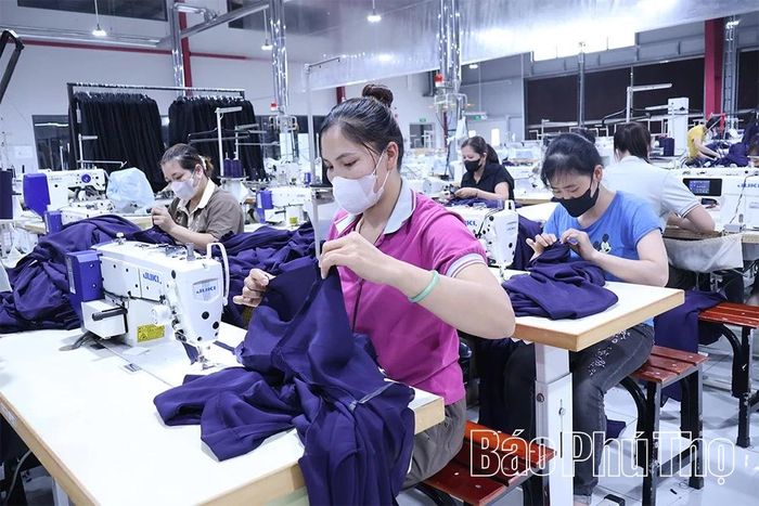 Công ty TNHH Herrhil Charm (xã Thanh Sơn) giải quyết việc làm cho khoảng 350 lao động với thu nhập trung bình 9 triệu đồng/người/tháng.