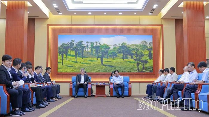 Quang cảnh buổi làm việc.