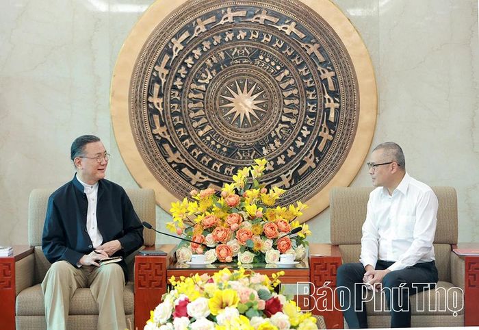 Đồng chí Bí thư Tỉnh ủy Phạm Đại Dương và Chủ tịch Tập đoàn Amata - ông Vikrom Kromadit tại buổi tiếp.
