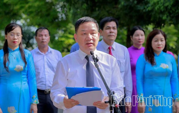 Lãnh đạo Hội Nhà báo tỉnh báo công với các Vua Hùng trước thềm Đại hội.
