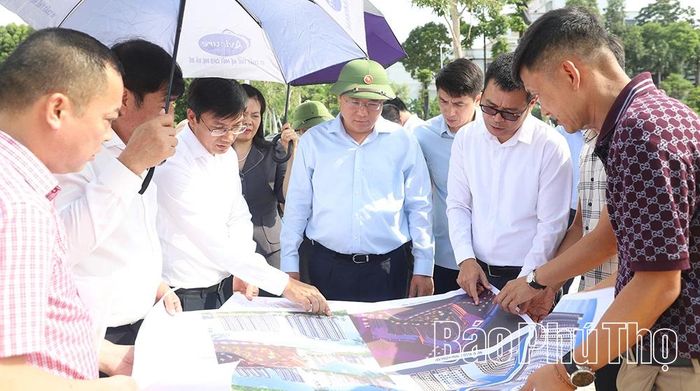 Chủ tịch UBND tỉnh Trần Duy Đông kiểm tra, cho ý kiến chỉ đạo đẩy nhanh tiến độ dự án NOXH - KĐT mới Việt Séc (phường Việt Trì).