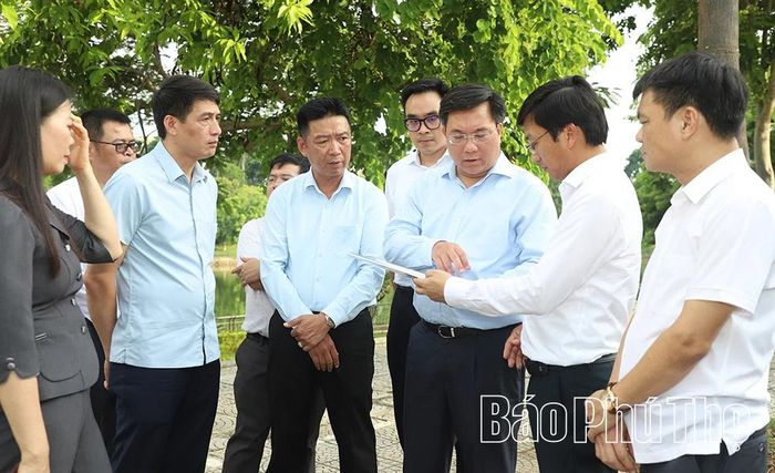 Chủ tịch UBND tỉnh Trần Duy Đông kiểm tra thực địa, cho ý kiến đồng tình chủ trương lập dự án đầu tư xây dựng Tổ hợp căn hộ cao cấp cho thuê tại đường Trần Phú (phường Việt Trì).