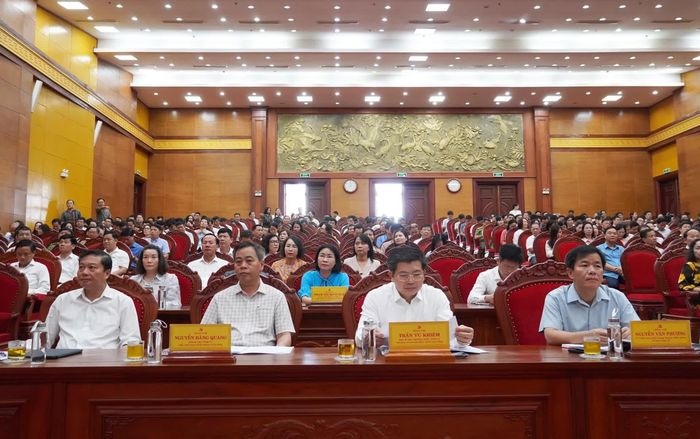 Các đại biểu tham dự hội nghị tại điểm cầu Tỉnh ủy Quảng Trị - Ảnh: X.P