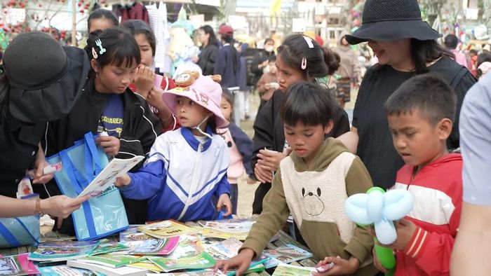 Trẻ em vùng cao tại Phiên chợ "không đồng" - Ảnh: N.T