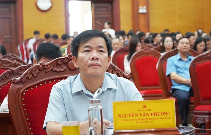 Đồng chí Nguyễn Văn Phương, Ủy viên Trung ương Đảng, Bí thư Tỉnh ủy tham dự hội nghị tại điểm cầu Tỉnh ủy Quảng Trị - Ảnh: X.P