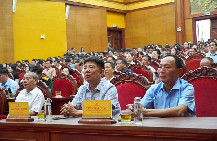 Các đồng chí nguyên lãnh đạo tỉnh tham dự hội nghị tại điểm cầu Tỉnh ủy Quảng Trị - Ảnh: X.P