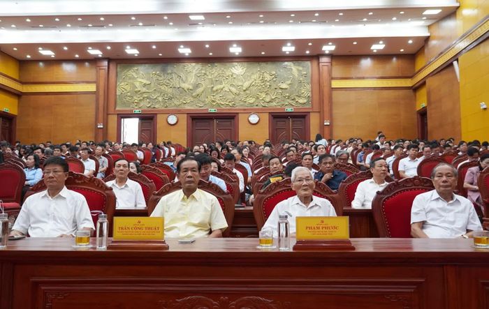 Các đồng chí nguyên lãnh đạo tỉnh tham dự hội nghị tại điểm cầu Tỉnh ủy Quảng Trị - Ảnh: X.P