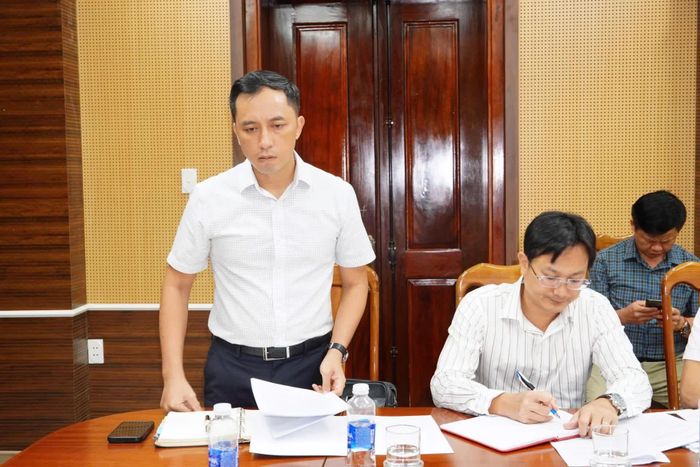 Đại diện lãnh đạo Sở Nông nghiệp và Môi trường báo cáo tại cuộc họp - Ảnh: H.L