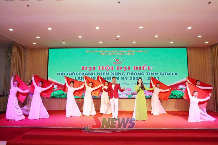 Tiết mục văn nghệ chào mừng Đại hội.