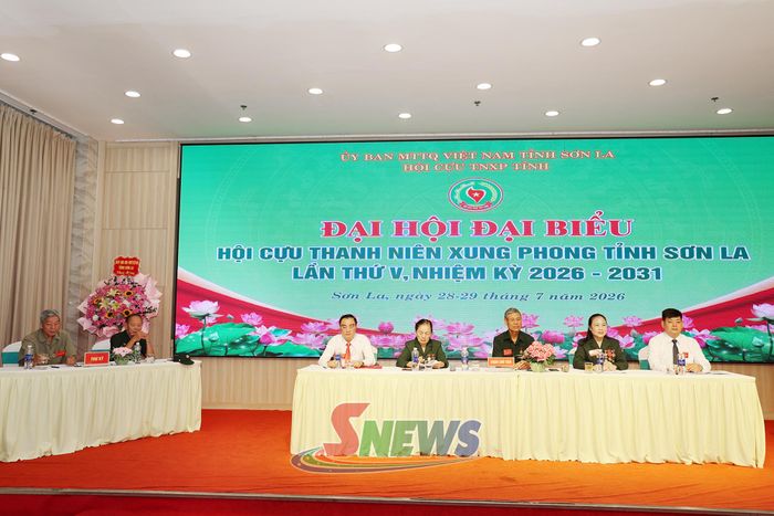Đoàn Chủ tịch và thư ký Đại hội