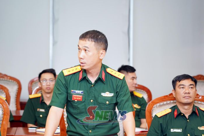 Đại diện Trung đoàn 754, Bộ CHQS tỉnh phát biểu tại hội nghị.