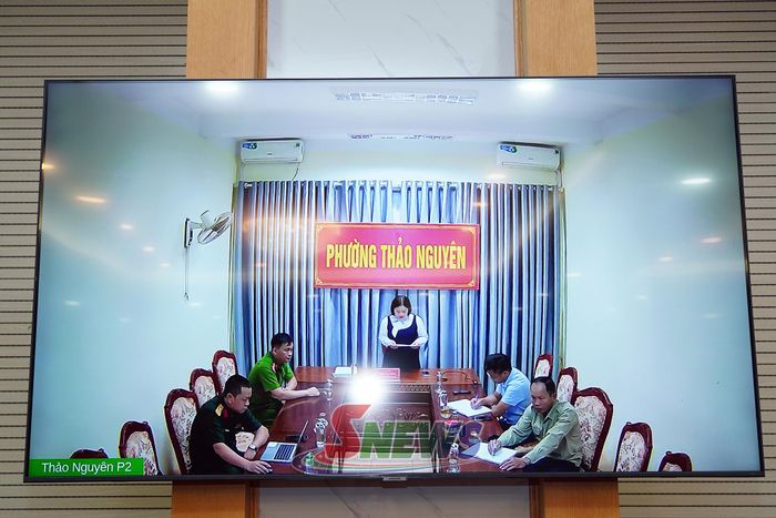 Đại biểu dự tại điểm cầu phường Thảo Nguyên phát biểu tại hội nghị.