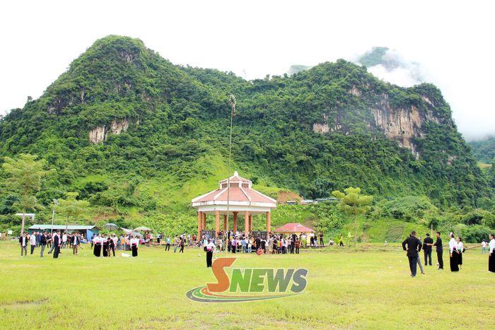 Sân vận động bản Bon, xã Mường Chiên là nơi thường xuyên tổ chức các hoạt động văn hóa, lễ hội.