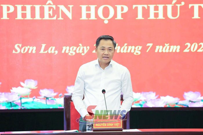 Đồng chí Chủ tịch UBND tỉnh phát biểu kết luận tại phiên họp.
