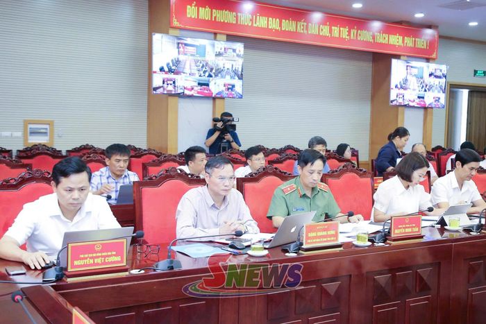 Các đại biểu dự phiên họp.