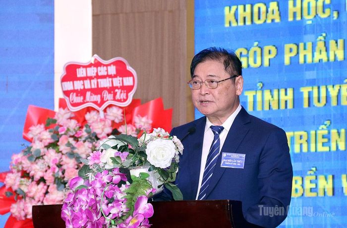 Giáo sư, Tiến sĩ khoa học Phan Xuân Dũng, Chủ tịch Liên hiệp các Hội KH&amp;KT Việt Nam phát biểu chỉ đạo tại Đại hội.