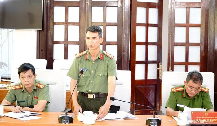 Đại diện Công an thành phố nêu ý kiến tại hội nghị 