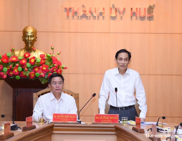 Đồng chí Lê Hoài Trung phát biểu tại buổi làm việc.