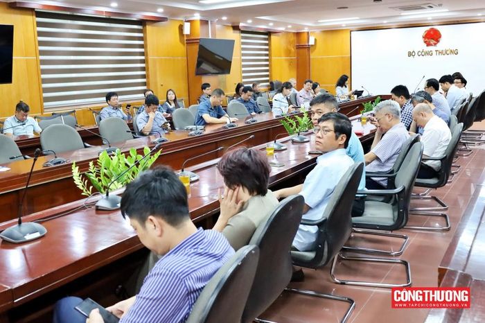 Đảng viên tham dự học tập quán triệt nghị quyết tại điểm cầu trụ sở Bộ Công Thương