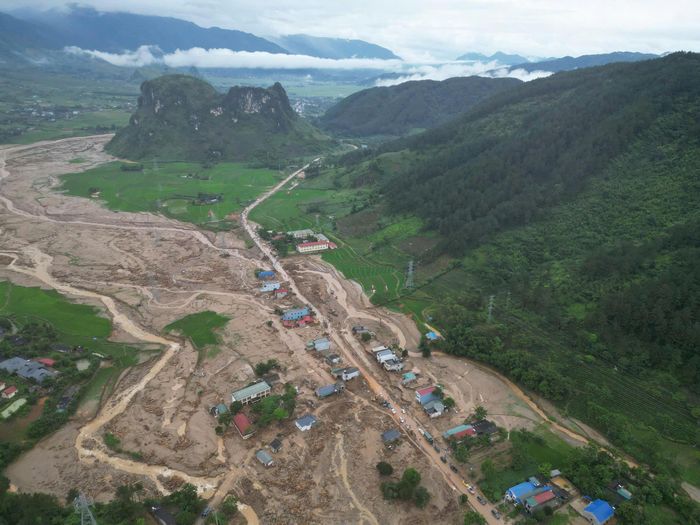 Hình ảnh từ trên cao giúp lực lượng chức năng đánh giá địa hình và nguy cơ sạt lở tại xã Mường Than.