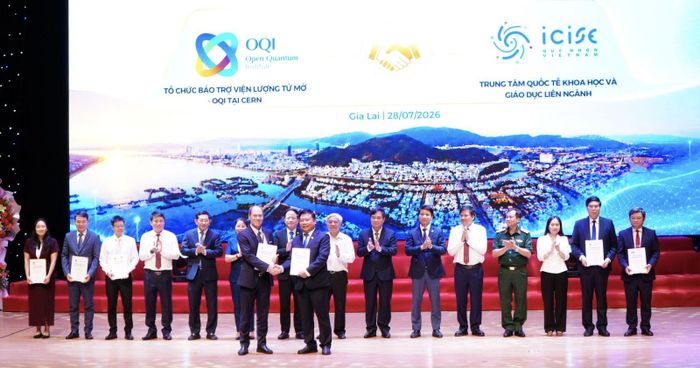 UBND tỉnh Gia Lai cùng các đối tác trong nước và quốc tế trao các biên bản ghi nhớ hợp tác về nghiên cứu, đào tạo, chuyển giao công nghệ và phát triển hệ sinh thái lượng tử.