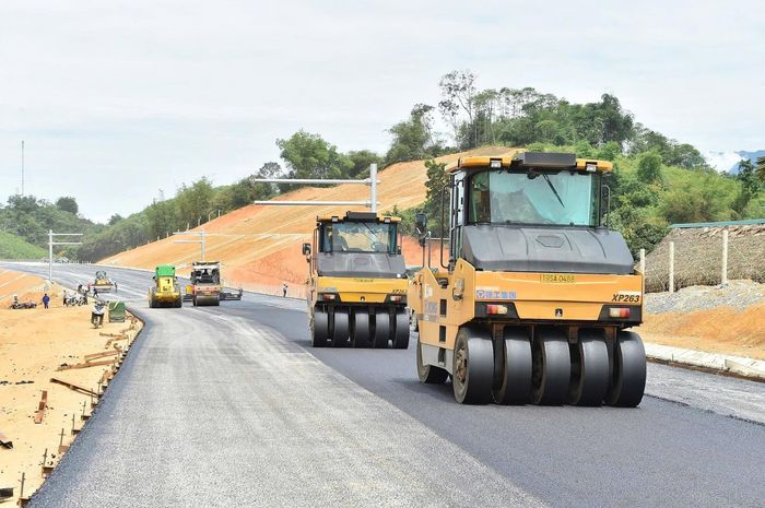 Thi công cao tốc Tuyên Quang - Hà Giang giai đoạn 1 (Ảnh: Văn Nhất).