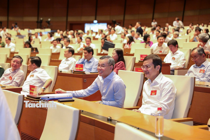 Đồng chí Ngô Văn Tuấn - Ủy viên Ban Chấp hành Trung ương Đảng, Bí thư Đảng ủy, Bộ trưởng Bộ Tài chính tham dự hội nghị tại điểm cầu trung tâm - Hội trường Diên Hồng, Nhà Quốc hội. Ảnh: Đức Thanh