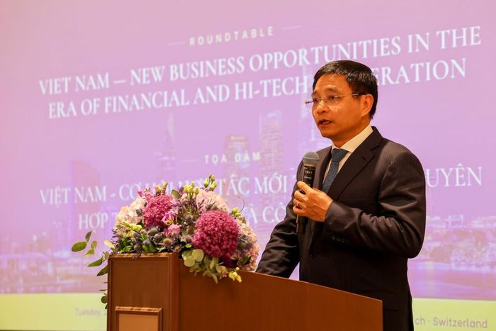 Phó Thủ tướng Nguyễn Văn Thắng phát biểu tại tọa đàm. Ảnh: Anh Hiển - TTXVN tại Thụy Sỹ