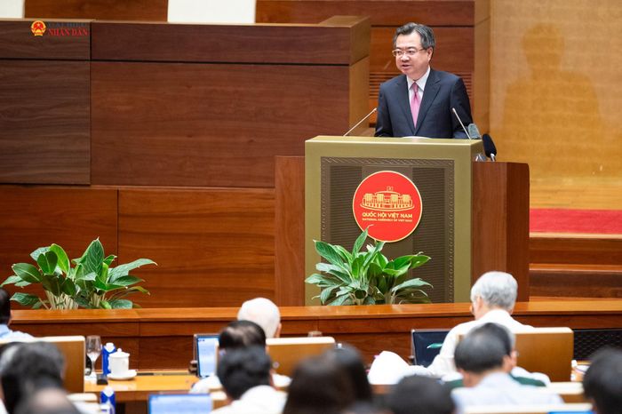 Trưởng ban Chính sách, chiến lược Trung ương Nguyễn Thanh Nghị trình bày Chuyên đề "Nghị quyết về xây dựng và phát triển Việt Nam trở thành quốc gia biển mạnh". Ảnh: Phạm Thắng