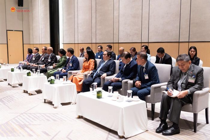 Các đại biểu dự buổi tiếp