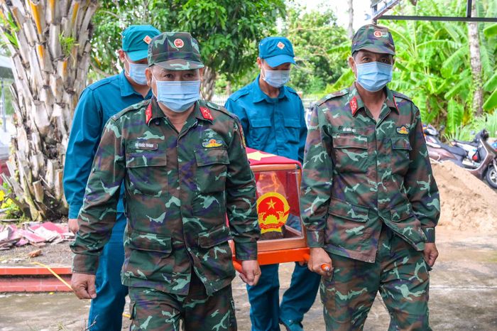 Với việc tăng cường thêm lực lượng, tỉnh An Giang quyết tâm hoàn thành kế hoạch lấy mẫu trong thời gian sớm nhất. Ảnh: Phương Vũ