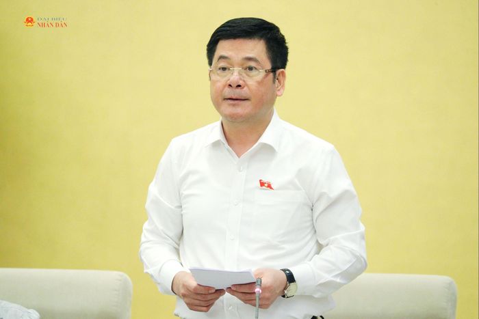 Phó Chủ tịch Quốc hội Nguyễn Hồng Diên điều hành phiên họp