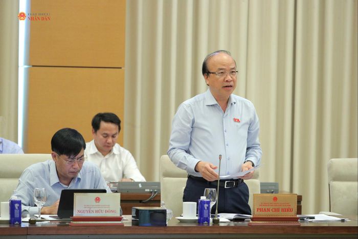 Chủ nhiệm Ủy ban Pháp luật và Tư pháp Phan Chí Hiếu phát biểu