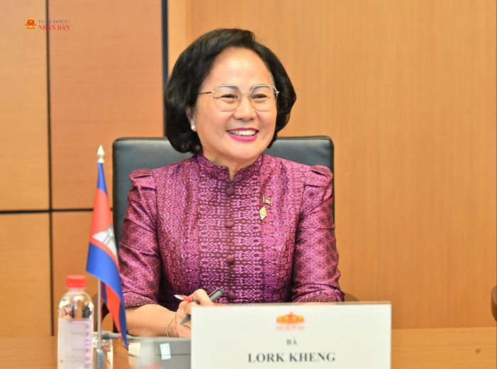 Chủ nhiệm Ủy ban Y tế, Công tác xã hội, Cựu chiến binh, Hướng nghiệp thanh niên, Lao động, Đào tạo nghề và Công tác phụ nữ của Quốc hội Campuchia Lork Kheng phát biểu