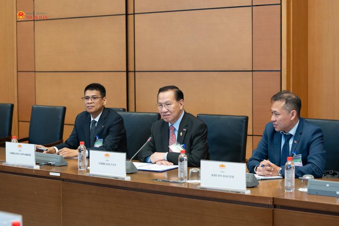 Chủ nhiệm Ủy ban Kinh tế, Tài chính, Ngân hàng và Kiểm toán Quốc hội Campuchia Chheang Vun phát biểu