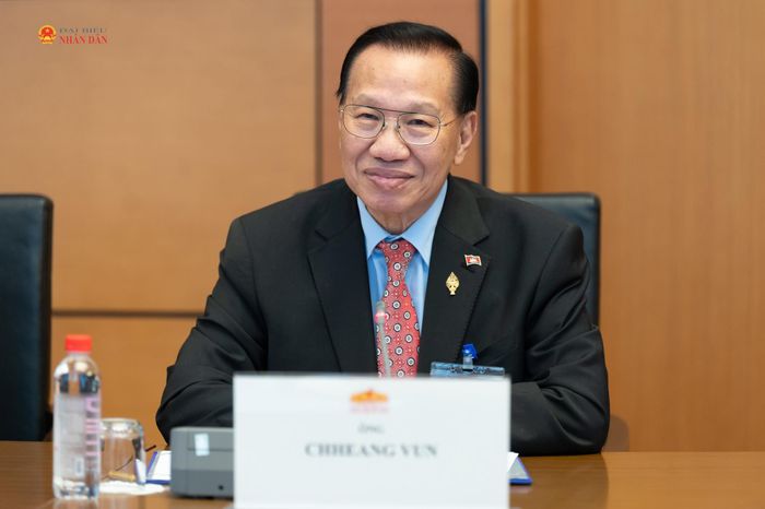 Chủ nhiệm Ủy ban Kinh tế, Tài chính, Ngân hàng và Kiểm toán Quốc hội Campuchia Chheang Vun phát biểu