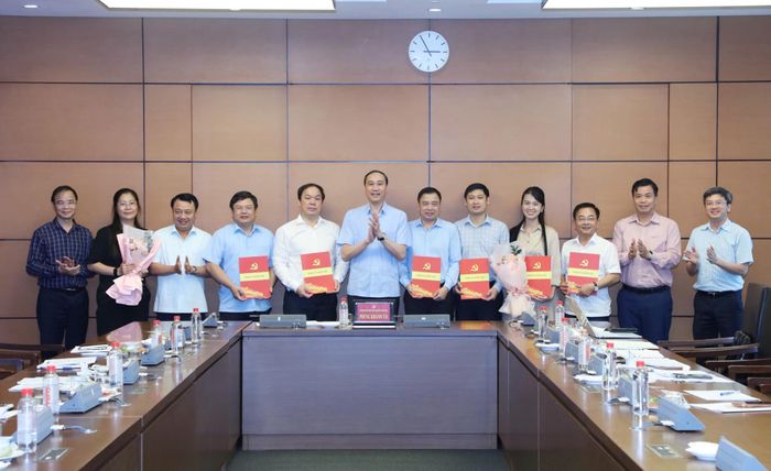 Các đại biểu chụp ảnh lưu niệm tại hội nghị. Ảnh: An Nhiên