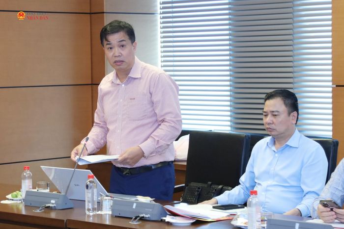 Phó Trưởng Ban Tuyên giáo và Dân vận Đảng ủy Quốc hội Nguyễn Trung Hiếu phát biểu ý kiến tại hội nghị. Ảnh: An Nhiên