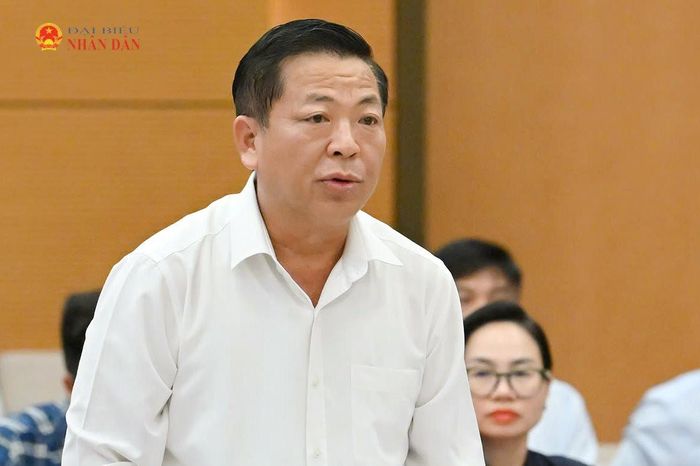 Bộ trưởng Bộ Xây dựng Trần Hồng Minh trình bày Tờ trình định hướng chính sách sửa đổi Luật Nhà ở năm 2023
