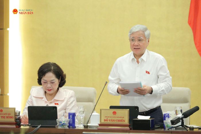 Phó Chủ tịch Thường trực Quốc hội Đỗ Văn Chiến phát biểu