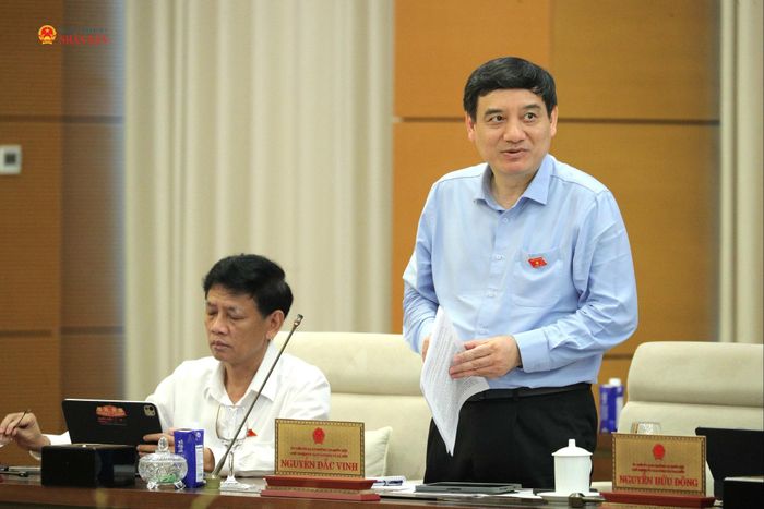 Chủ nhiệm Ủy ban Văn hóa và Xã hội Nguyễn Đắc Vinh phát biểu