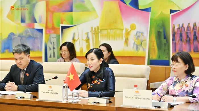 Chủ nhiệm Ủy ban Khoa học, Công nghệ và Môi trường Nguyễn Thanh Hải và các đại biểu