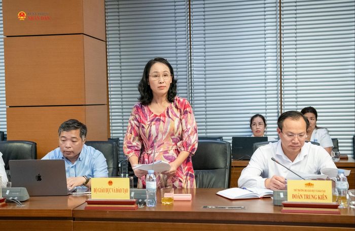 Đại diện lãnh đạo Bộ Giáo dục và Đào tạo phát biểu