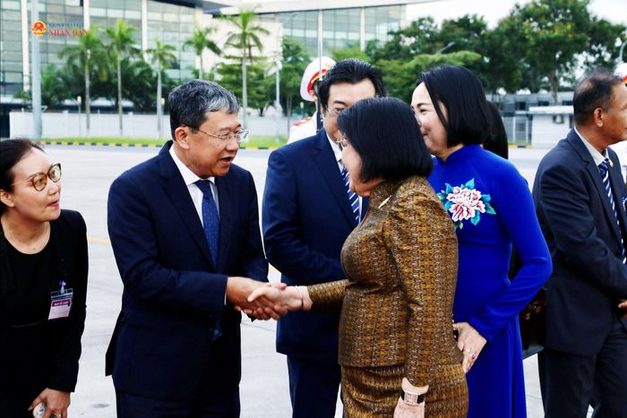 Phó Chủ tịch Quốc hội Nguyễn Thị Thanh; Phó Chủ nhiệm Thường trực Ủy ban Quốc phòng, An ninh và Đối ngoại Vũ Hải Hà tiễn Chủ tịch Quốc hội Campuchia Samdech Khuon Sudary