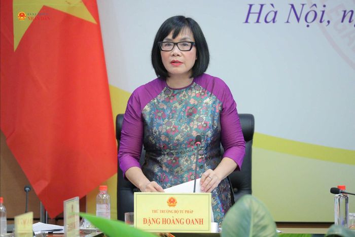 Thứ trưởng Bộ Tư pháp Đặng Hoàng Oanh phát biểu