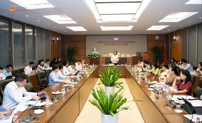 Phó Chủ tịch Quốc hội Nguyễn Thị Hồng chủ trì cuộc làm việc về thực hiện Nghị quyết số 222/2025/QH15 của Quốc hội